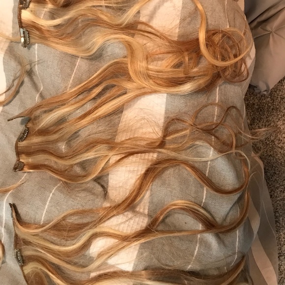 Euronext long blonde extensions - Picture 6 of 7
